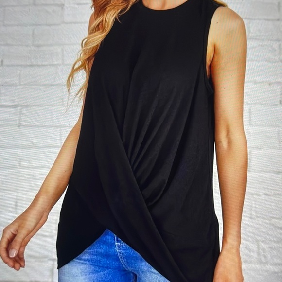 Only  1 remaining! Todays Hott deal 💕Twisted hem tank 💕nwt 💕💕 - Picture 5 of 5